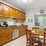 75m² studio Appartement, met 1 privé badkamer in Sao Martinho